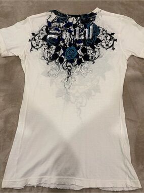 Vintage Sinful White Graphic Tee with Blue/Black Rose Filigree Design Womens lg